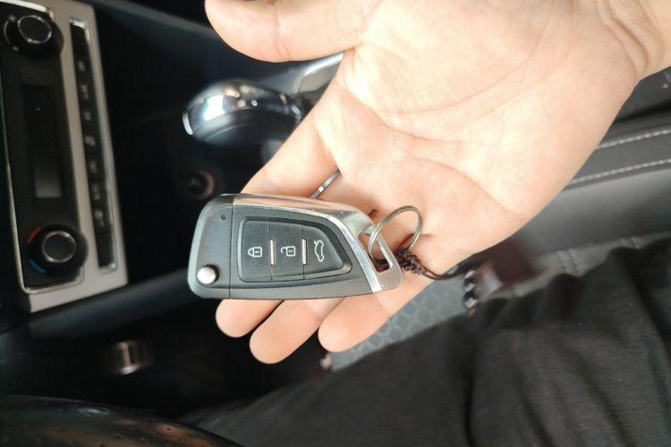 Used Volkswagen Polo 2014 1.6L Cross Polo Automatic Vehicle Key