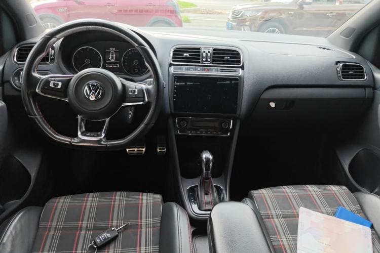 Used Volkswagen Polo 2015 1.4TSI GTI Center Console