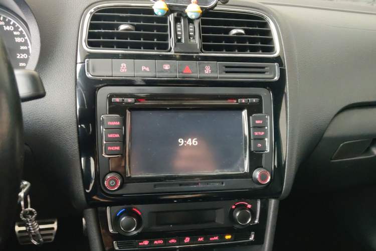 Used Volkswagen Polo 2015 1.4TSI GTI Audio And AC Panel