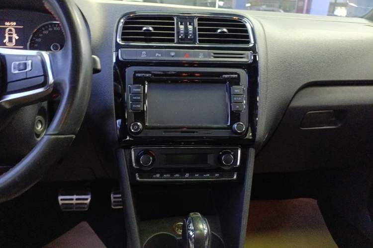 Used Volkswagen Polo 2015 1.4TSI GTI Audio And AC Panel
