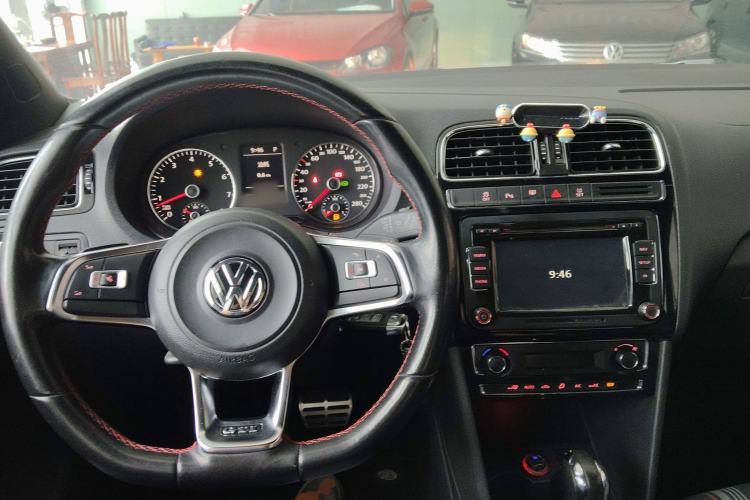 Used Volkswagen Polo 2015 1.4TSI GTI Center Console