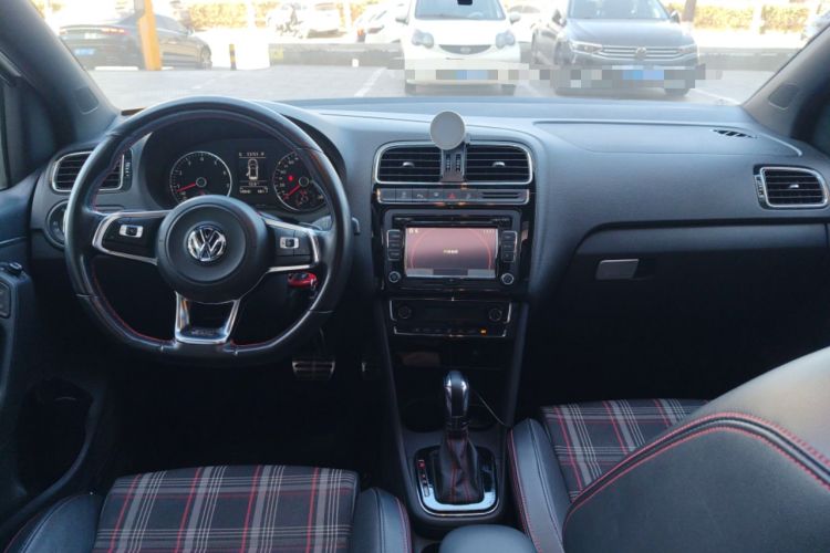 Used Volkswagen Polo 2015 1.4TSI GTI Center Console
