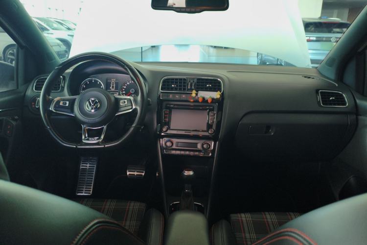 Used Volkswagen Polo 2015 1.4TSI GTI Center Console