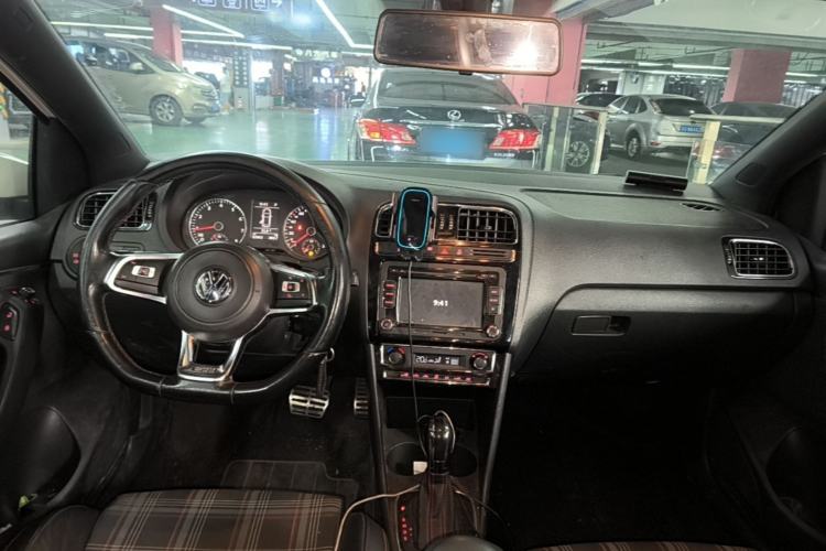Used Volkswagen Polo 2015 1.4TSI GTI Center Console