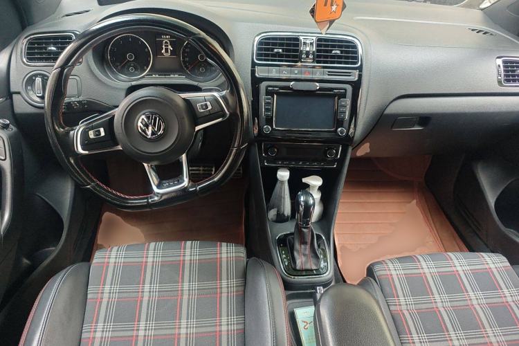 Used Volkswagen Polo 2015 1.4TSI GTI Center Console