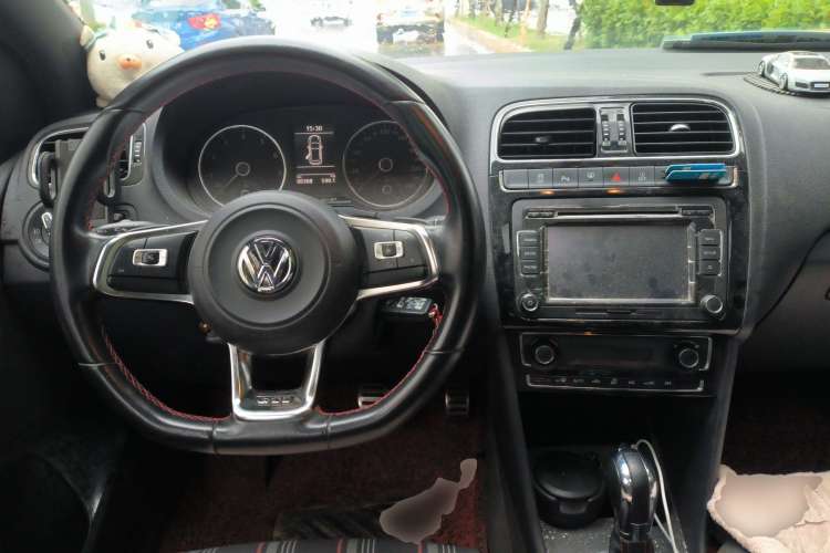 Used Volkswagen Polo 2015 1.4TSI GTI Center Console