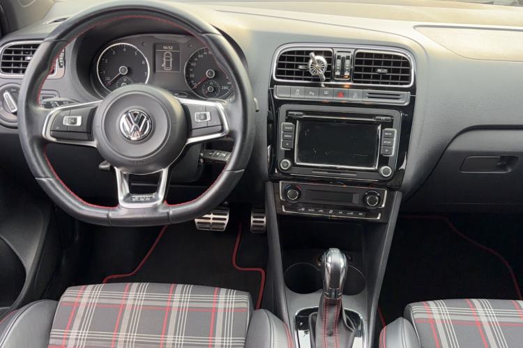 Used Volkswagen Polo 2015 1.4TSI GTI Center Console