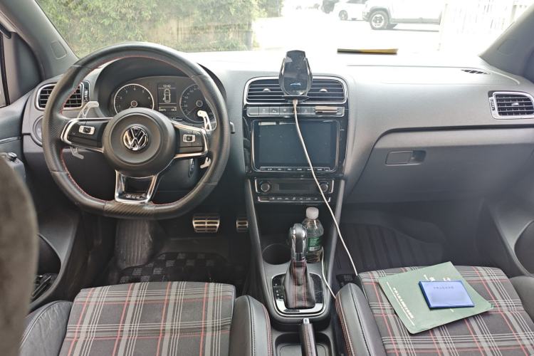 Used Volkswagen Polo 2015 1.4TSI GTI Center Console