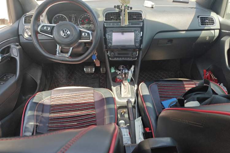 Used Volkswagen Polo 2015 1.4TSI GTI Center Console