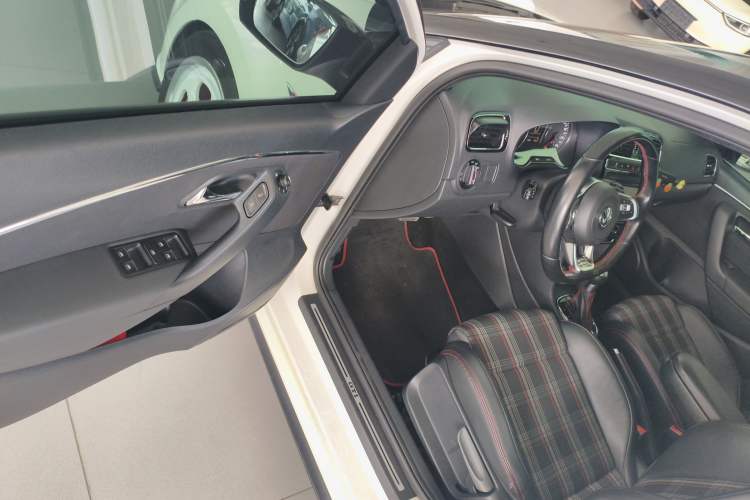 Used Volkswagen Polo 2015 1.4TSI GTI Driver Seat