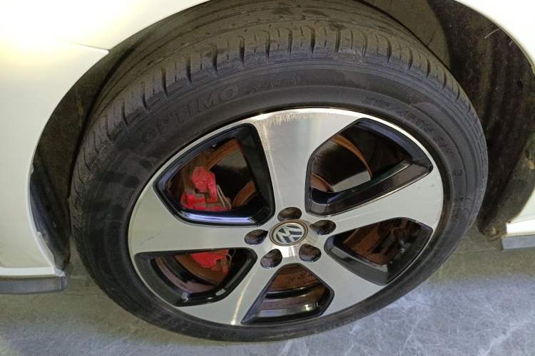 Used Volkswagen Polo 2015 1.4TSI GTI Left Front Wheel Hub