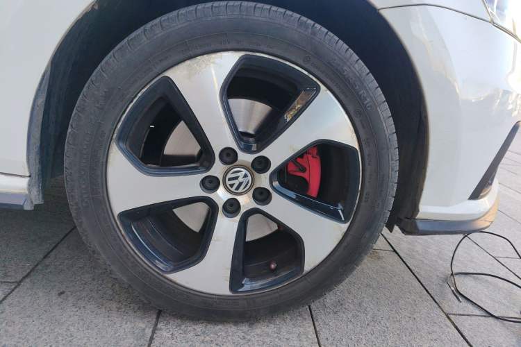 Used Volkswagen Polo 2015 1.4TSI GTI Right Front Wheel Hub