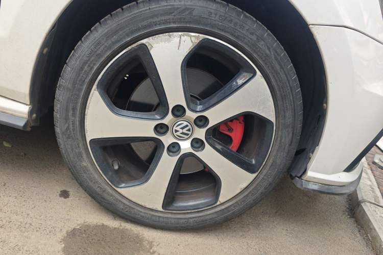 Used Volkswagen Polo 2015 1.4TSI GTI Right Front Wheel Hub