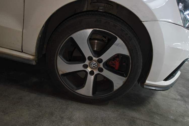 Used Volkswagen Polo 2015 1.4TSI GTI Right Front Wheel Hub