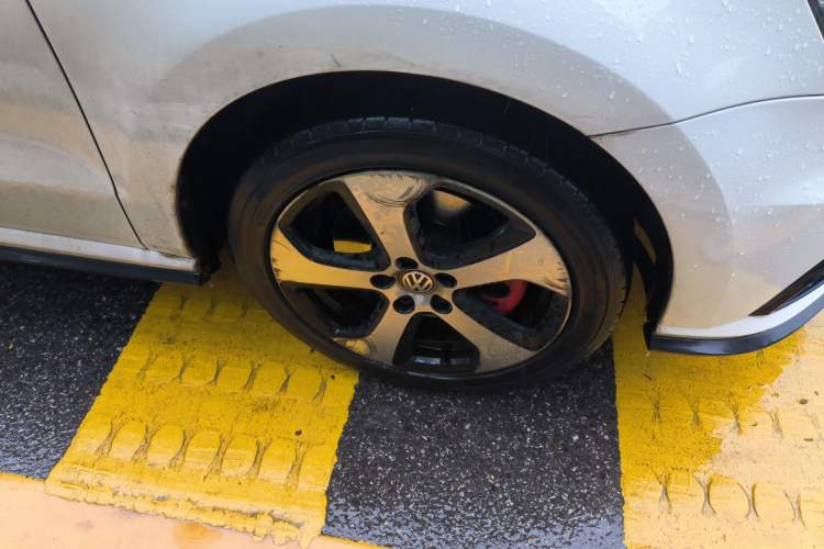Used Volkswagen Polo 2015 1.4TSI GTI Right Front Wheel Hub