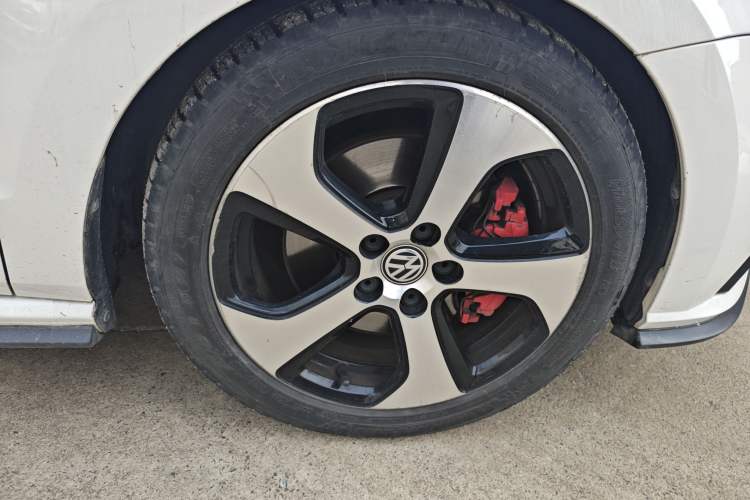 Used Volkswagen Polo 2015 1.4TSI GTI Right Front Wheel Hub