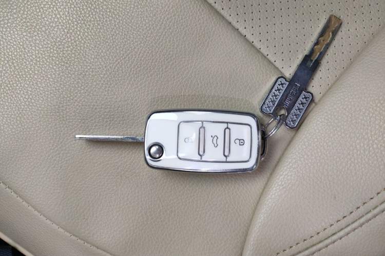 Used Volkswagen Polo 2016 1.6L Automatic Comfort Model Interior 1