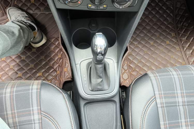 Used Volkswagen Polo 2016 1.4L Automatic Trendy Model Gear Lever