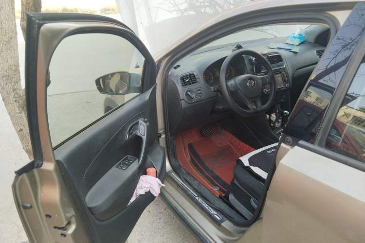 Used Volkswagen Polo 2016 1.4L Cross Polo Automatic Driver Seat