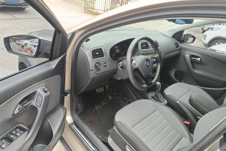 Used Volkswagen Polo 2016 1.6L Cross Polo Automatic Driver Seat