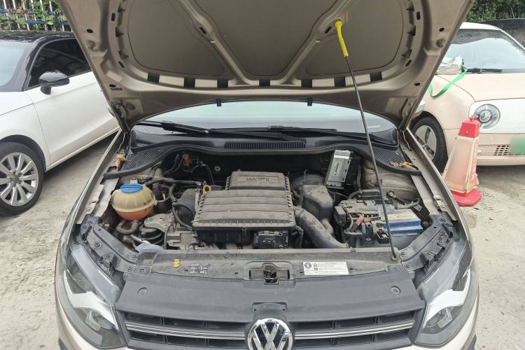 Used Volkswagen Polo 2016 1.6L Cross Polo Automatic Engine Bay
