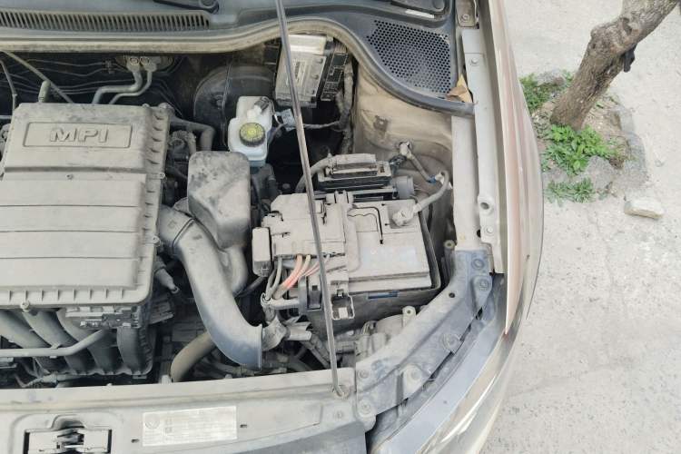 Used Volkswagen Polo 2016 1.4L Cross Polo Automatic Engine Bay Left