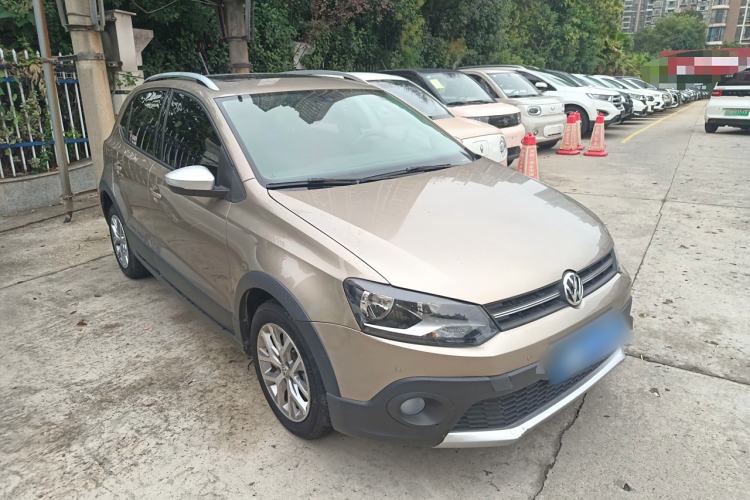 Used Volkswagen Polo 2016 1.6L Cross Polo Automatic Front Right 45 Deg