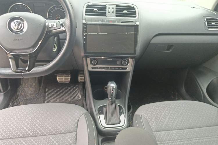 Used Volkswagen Polo 2016 1.6L Cross Polo Automatic Gear Lever