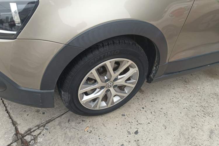 Used Volkswagen Polo 2016 1.6L Cross Polo Automatic Left Front Wheel Hub