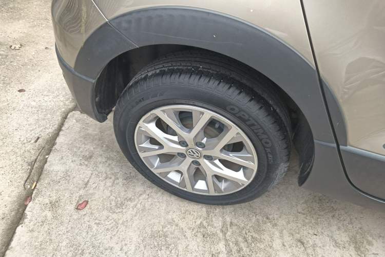 Used Volkswagen Polo 2016 1.6L Cross Polo Automatic Right Rear Wheel Hub