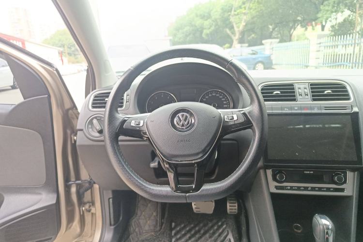 Used Volkswagen Polo 2016 1.6L Cross Polo Automatic Steering Wheel