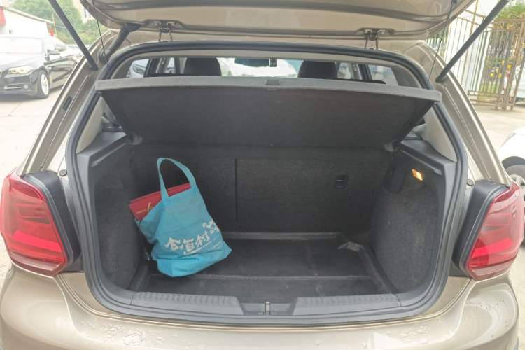 Used Volkswagen Polo 2016 1.6L Cross Polo Automatic Trunk