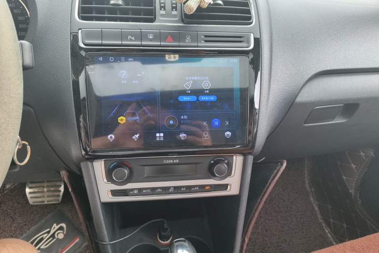 Used Volkswagen Polo 2016 1.6L Cross Polo Automatic Audio And AC Panel