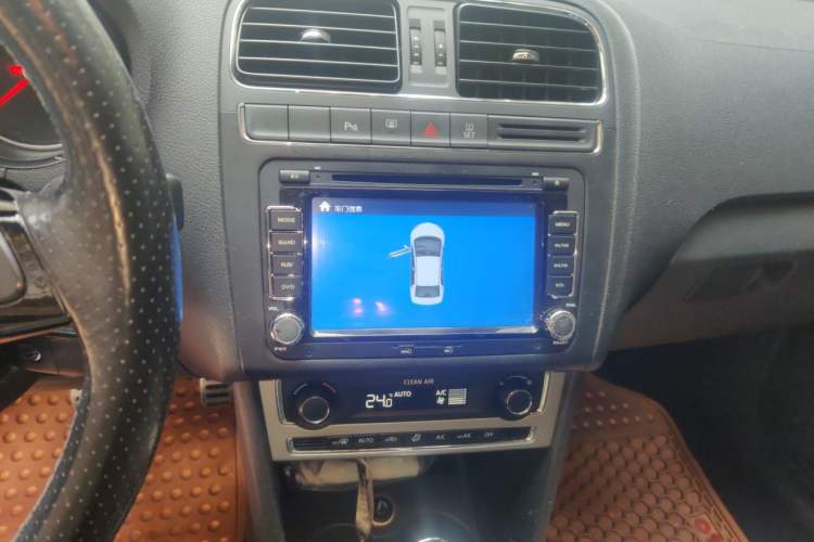 Used Volkswagen Polo 2016 1.6L Cross Polo Automatic Audio And AC Panel