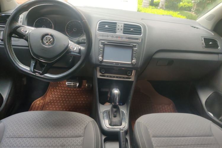 Used Volkswagen Polo 2016 1.6L Cross Polo Automatic Center Console