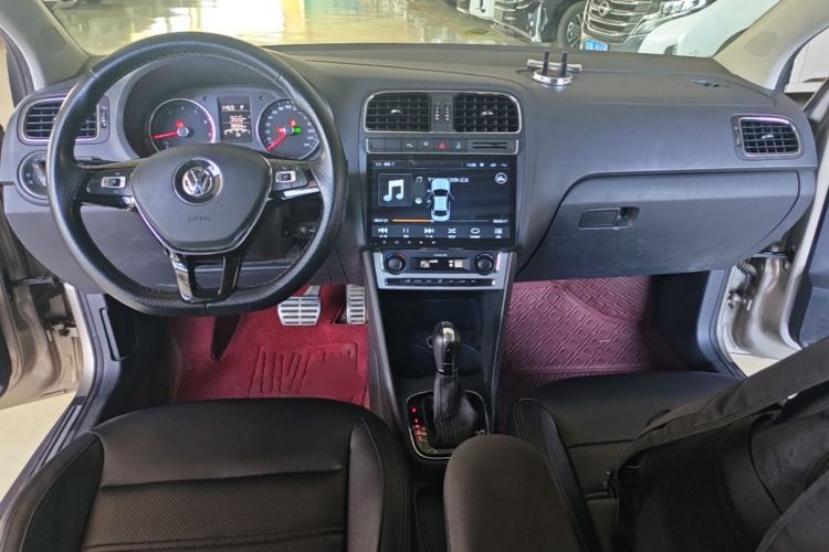 Used Volkswagen Polo 2016 1.6L Cross Polo Automatic Center Console