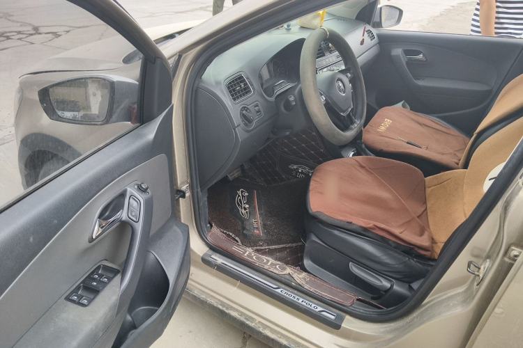 Used Volkswagen Polo 2016 1.6L Cross Polo Automatic Driver Seat