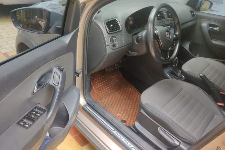 Used Volkswagen Polo 2016 1.6L Cross Polo Automatic Driver Seat