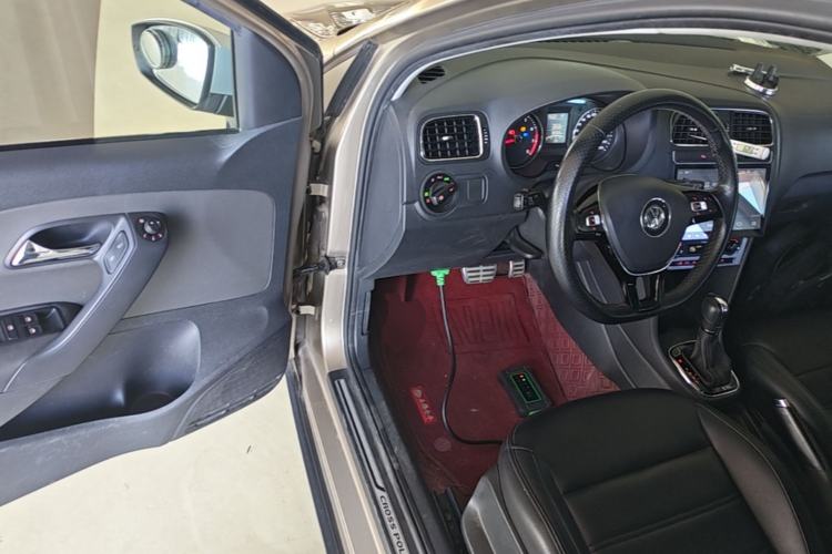 Used Volkswagen Polo 2016 1.6L Cross Polo Automatic Driver Seat