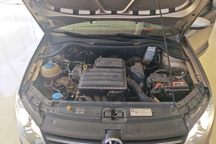 Used Volkswagen Polo 2016 1.6L Cross Polo Automatic Engine Bay