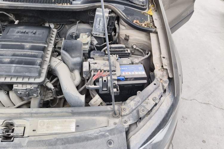 Used Volkswagen Polo 2016 1.6L Cross Polo Automatic Engine Bay Left