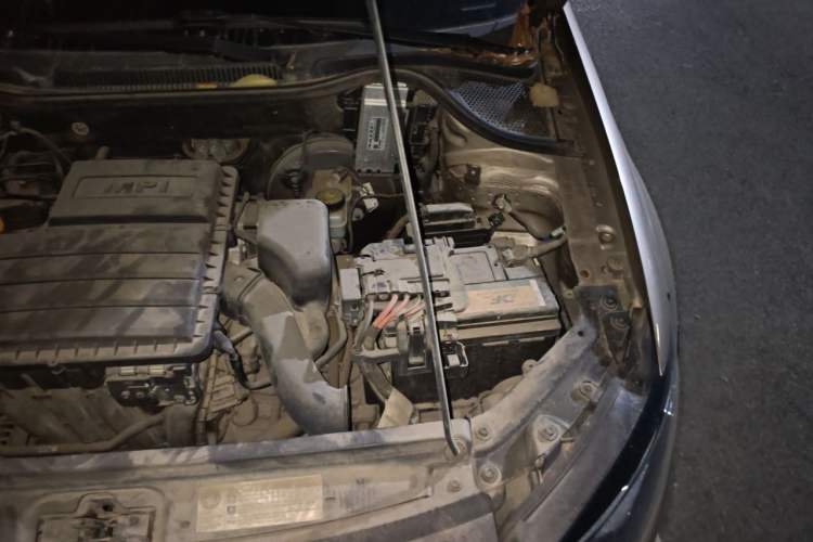 Used Volkswagen Polo 2016 1.4L Cross Polo Automatic Engine Bay Left