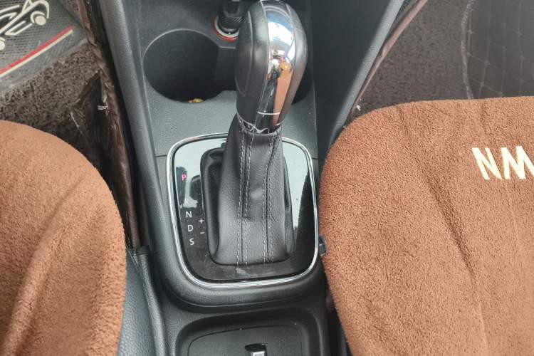 Used Volkswagen Polo 2016 1.6L Cross Polo Automatic Gear Lever