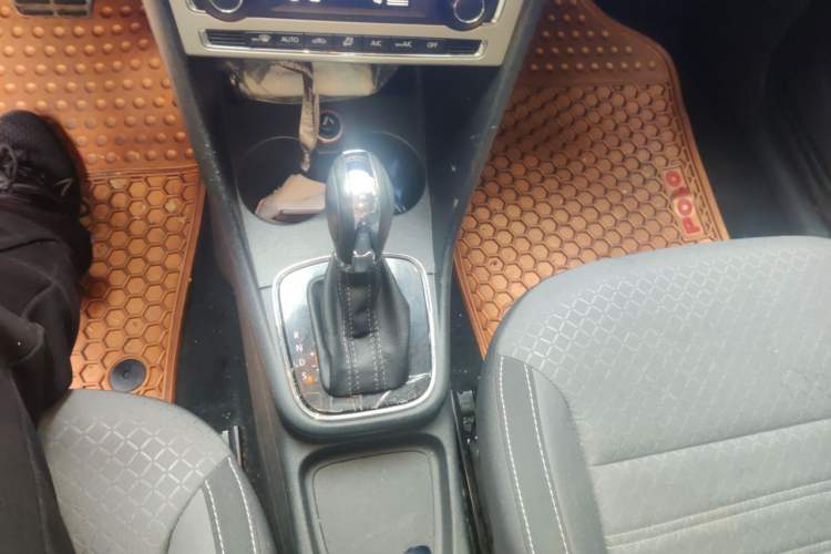 Used Volkswagen Polo 2016 1.6L Cross Polo Automatic Gear Lever