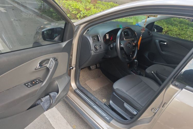 Used Volkswagen Polo 2016 1.6L Cross Polo Automatic Interior 3
