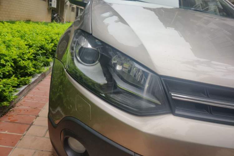 Used Volkswagen Polo 2016 1.6L Cross Polo Automatic Right Front Headlight