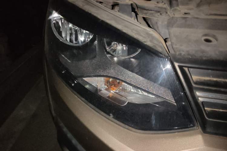 Used Volkswagen Polo 2016 1.4L Cross Polo Automatic Right Front Headlight