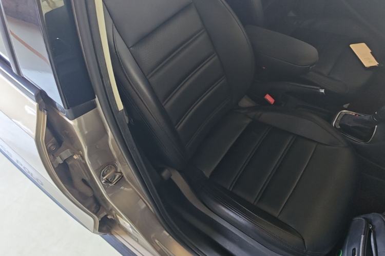 Used Volkswagen Polo 2016 1.6L Cross Polo Automatic Right Front Seat