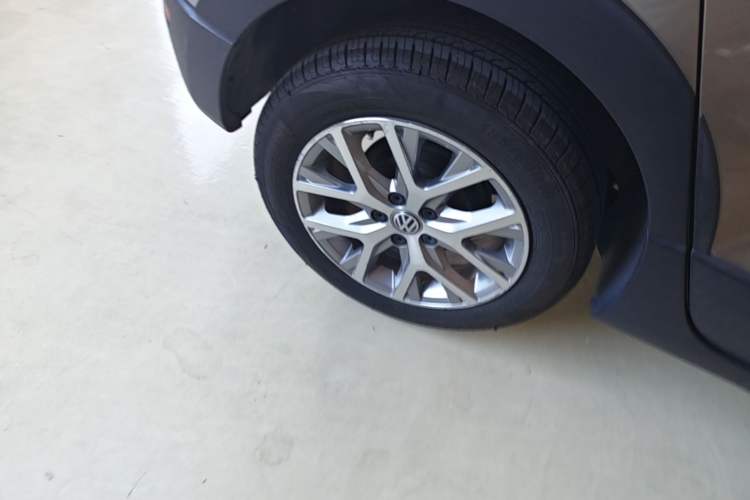 Used Volkswagen Polo 2016 1.6L Cross Polo Automatic Right Rear Wheel Hub