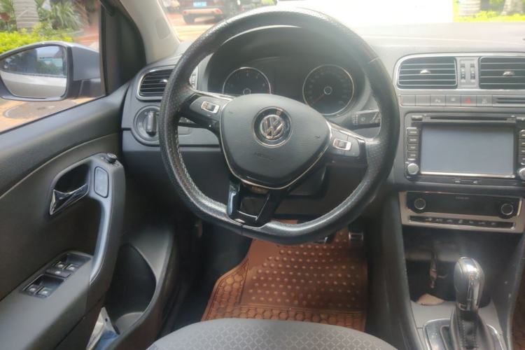 Used Volkswagen Polo 2016 1.6L Cross Polo Automatic Steering Wheel